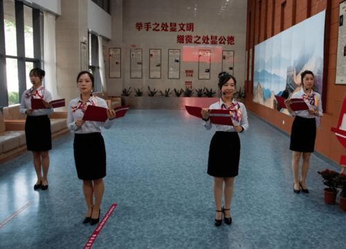 市圖書館瀑布流電子借閱機上線了,快來體驗